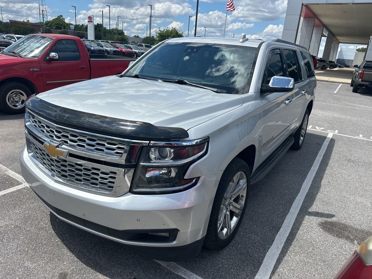 2018 Chevrolet Suburban 2WD 1500 LT's photo
