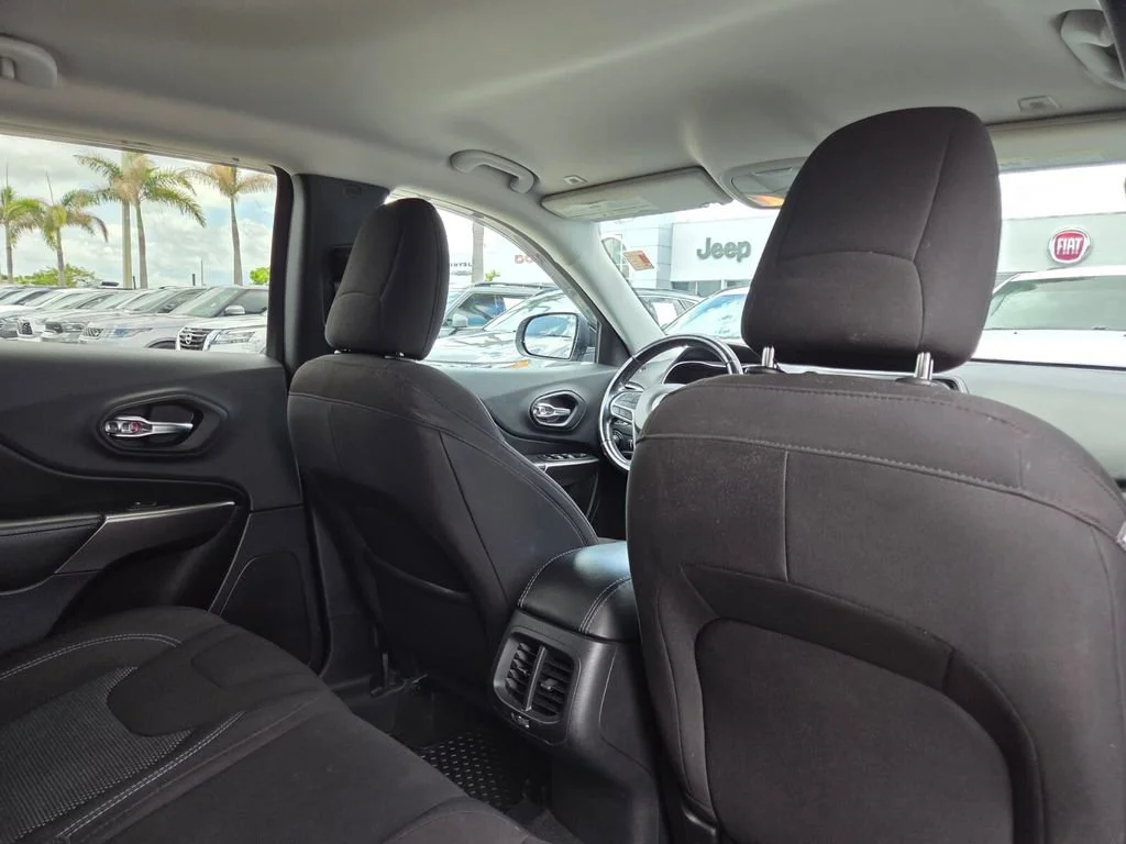 Certified Used 2019 Diamond Black Crystal Pearlcoat Jeep Latitude image 16