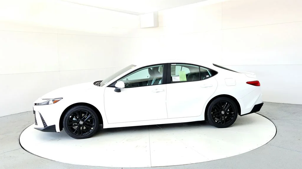 New 2026 Ice Cap Toyota SE image 3