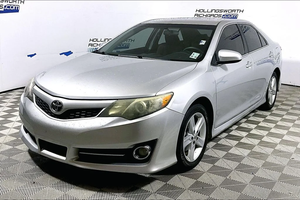 2014 Toyota Camry 2.5 Auto SE's photo