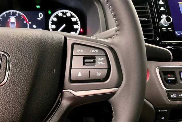 Used 2025 Sonic Gray Pearl Honda RTL image 28