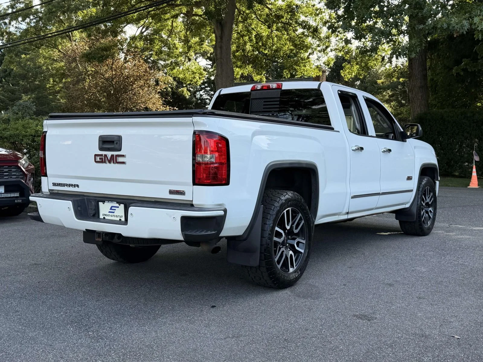 Used 2014 White GMC SLT image 7