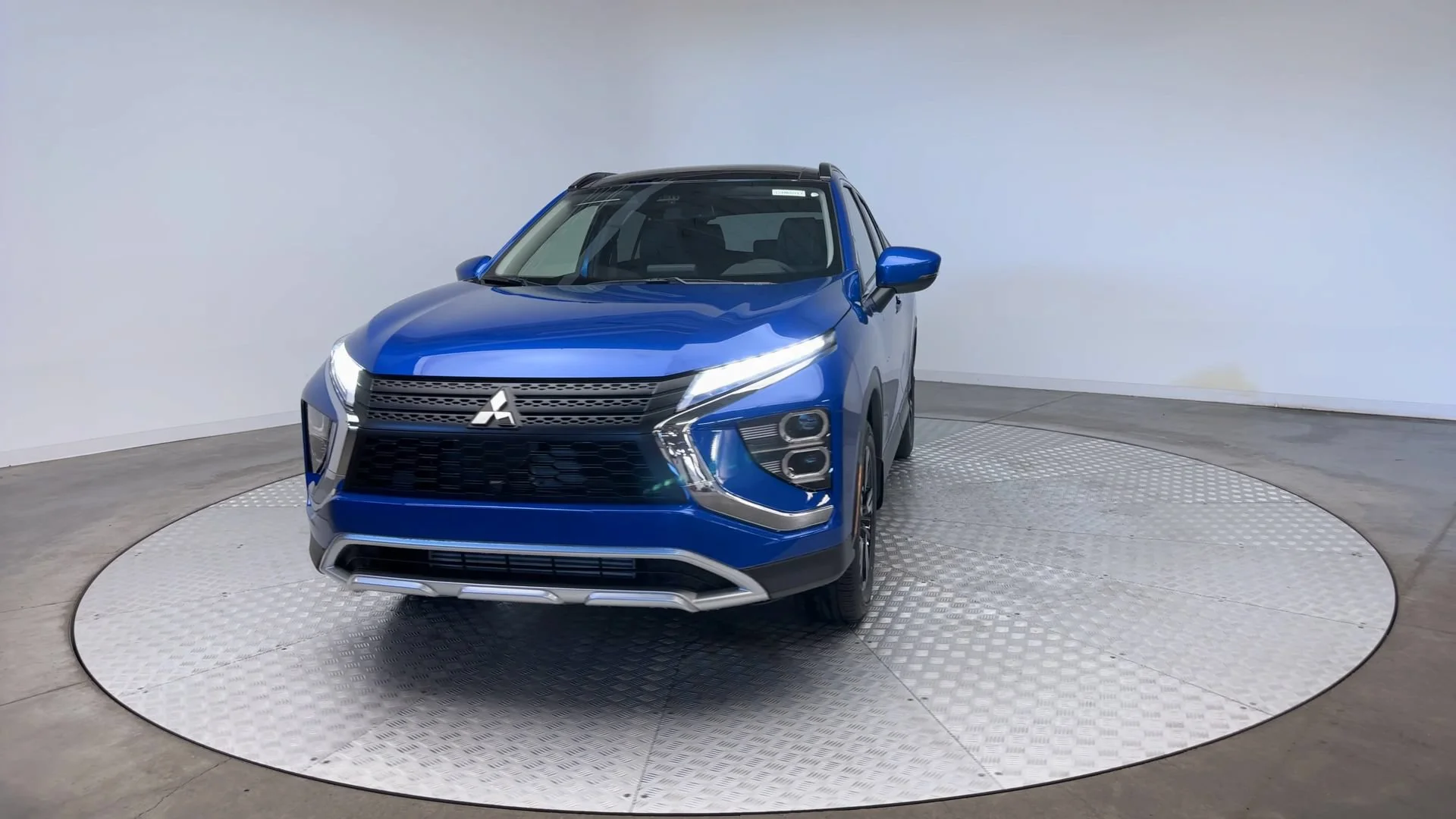 New 2026 Lightning Blue Metallic Mitsubishi SE 1.5T S-AWC image 3