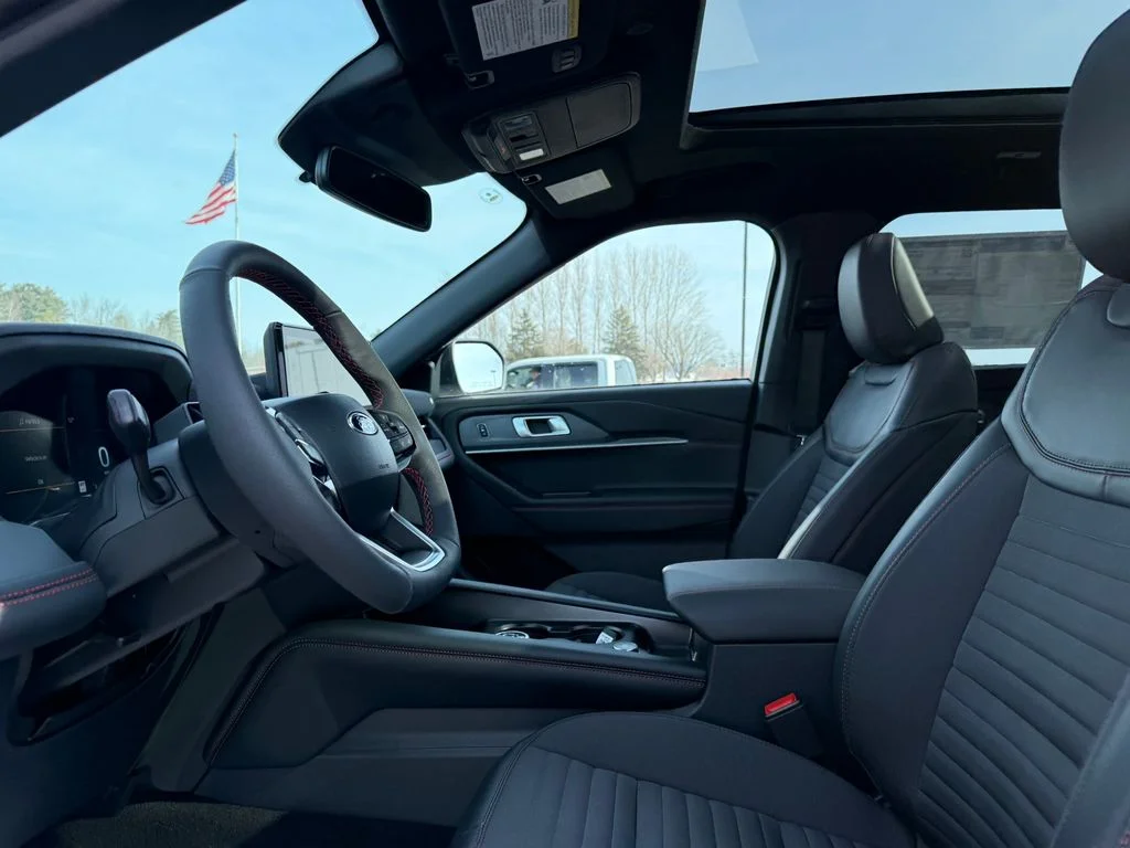 2026 Ford Explorer ST-Line - Photo 17