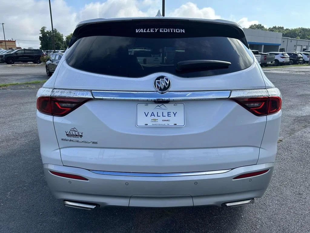 Used 2023 White Frost Tricoat Buick Premium image 5