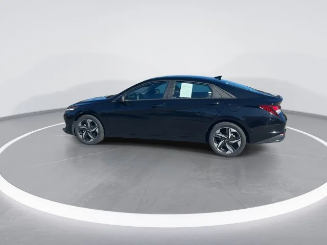 Used 2023 Black Hyundai SEL image 4