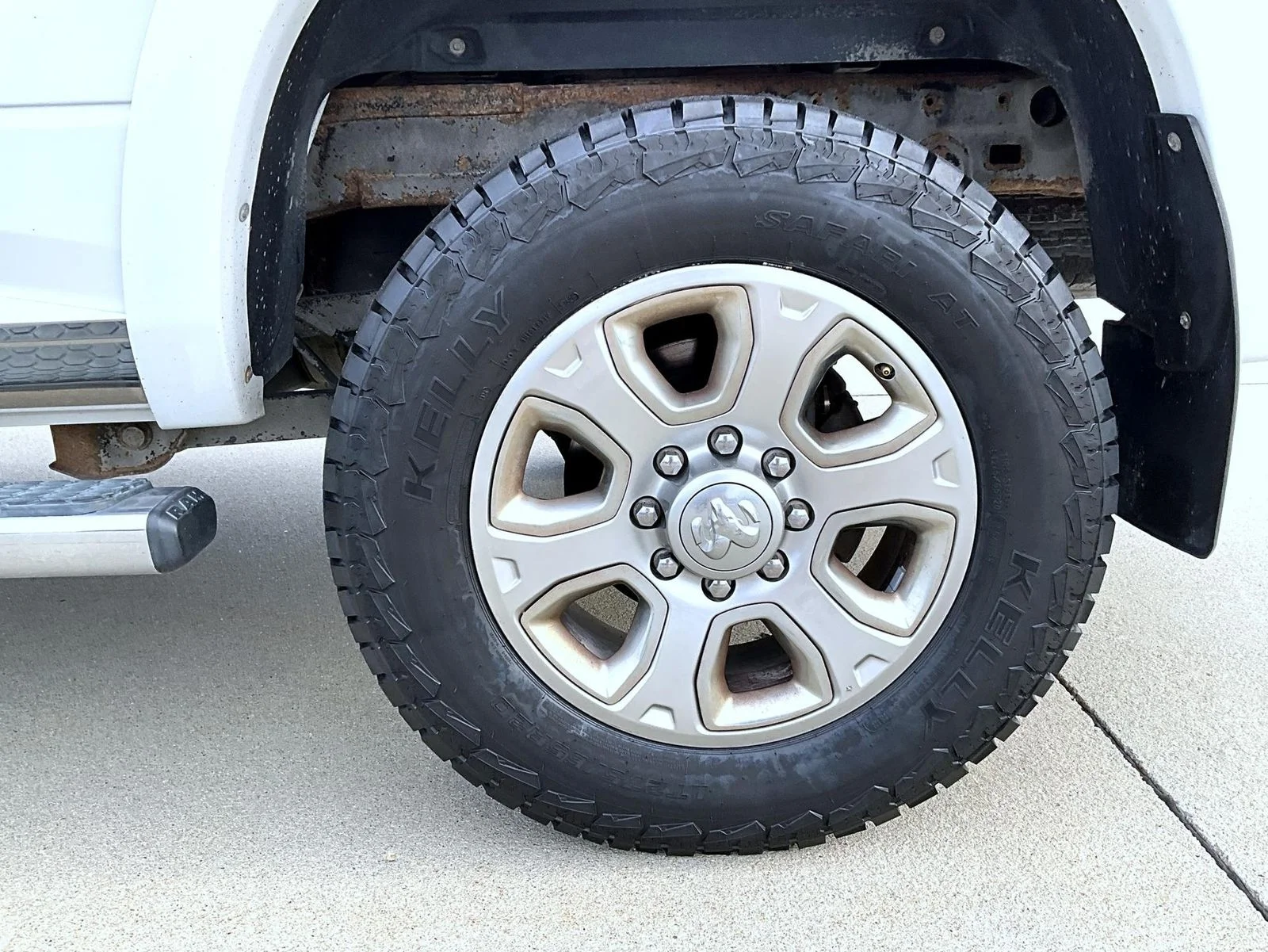 Used 2015 White Ram Laramie image 25