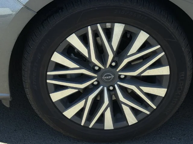 Used 2025 Gray Nissan 2.5 SV image 8