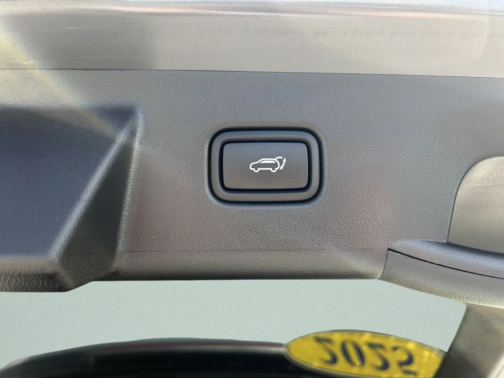Used 2025 Gray Hyundai SEL Convenience image 16