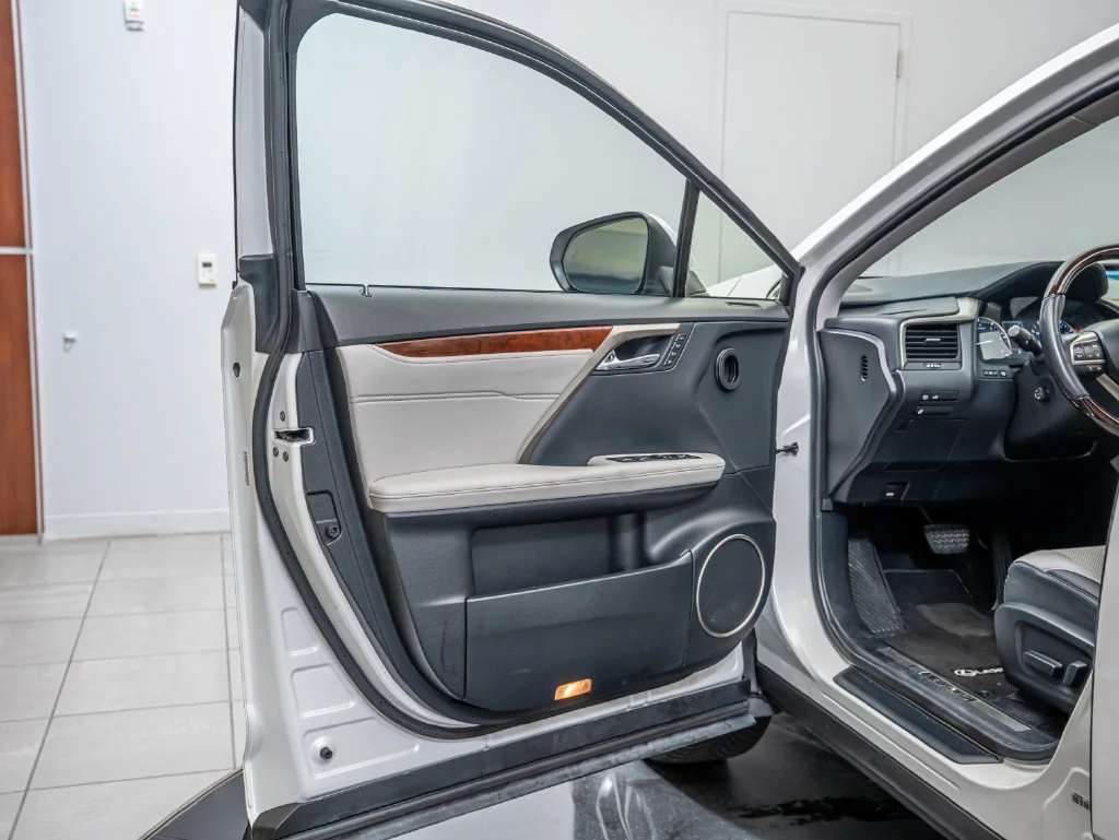 Used 2019 Eminent White Pearl Lexus 350L image 28