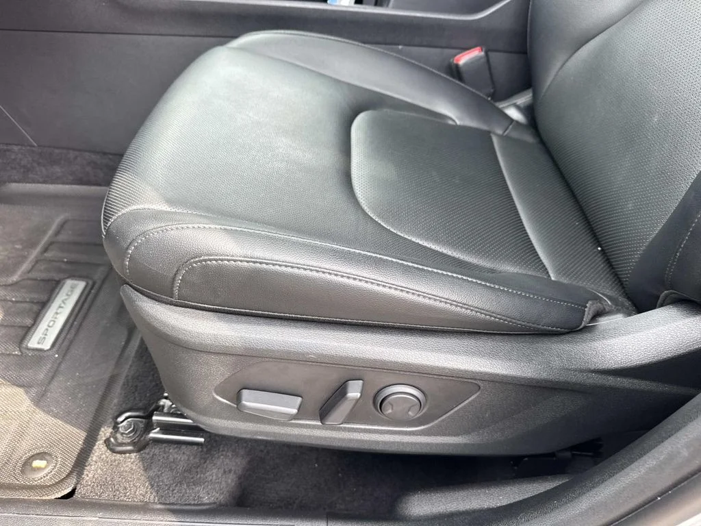 New 2025 Wolf Gray Kia SX image 24