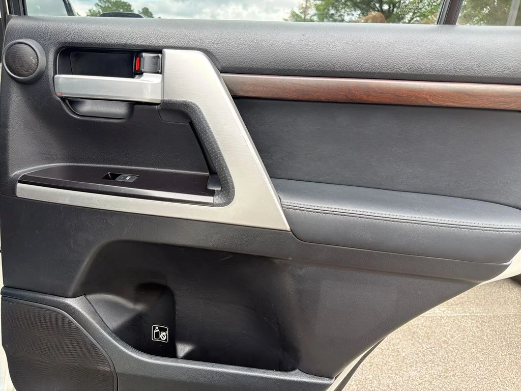 Used 2018 Blizzard Pearl Toyota  image 37