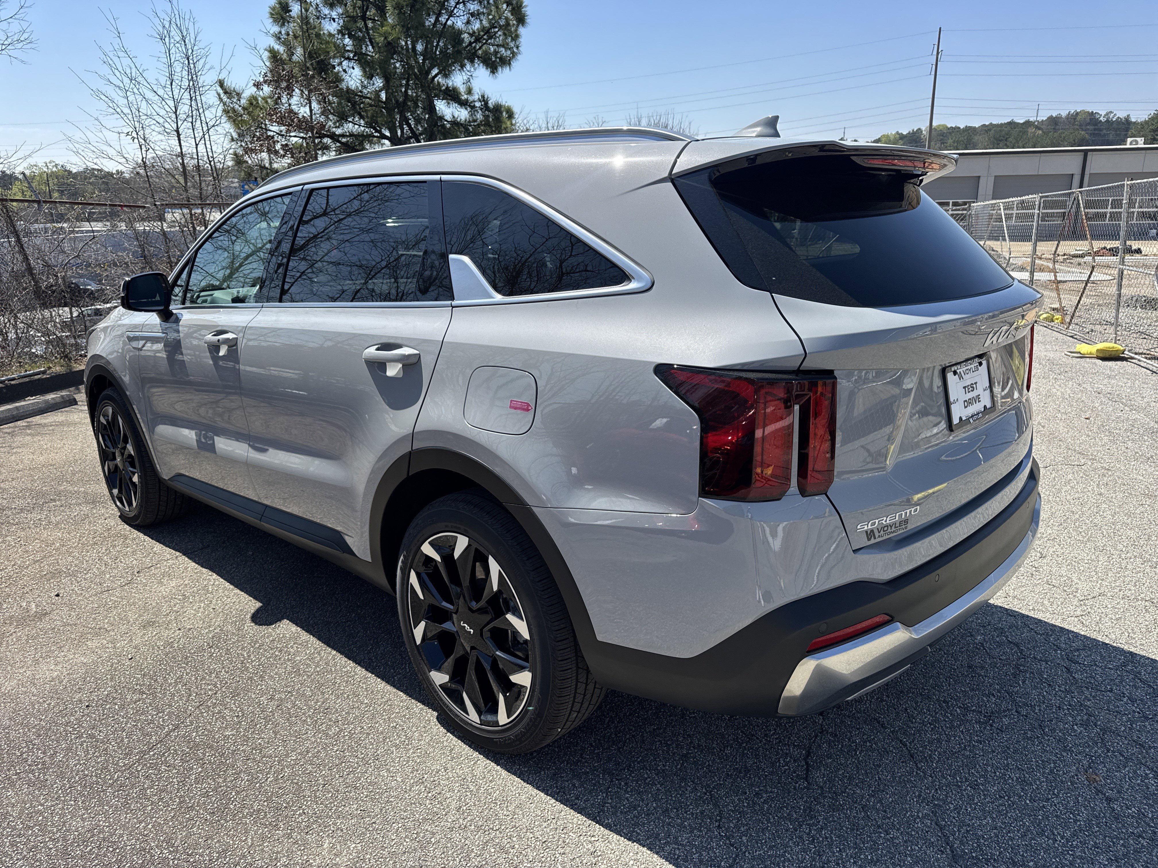 Certified Used 2025 Wolf Gray Kia EX image 5