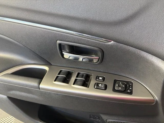 Used 2025 Gray Mitsubishi 2.0 S image 17