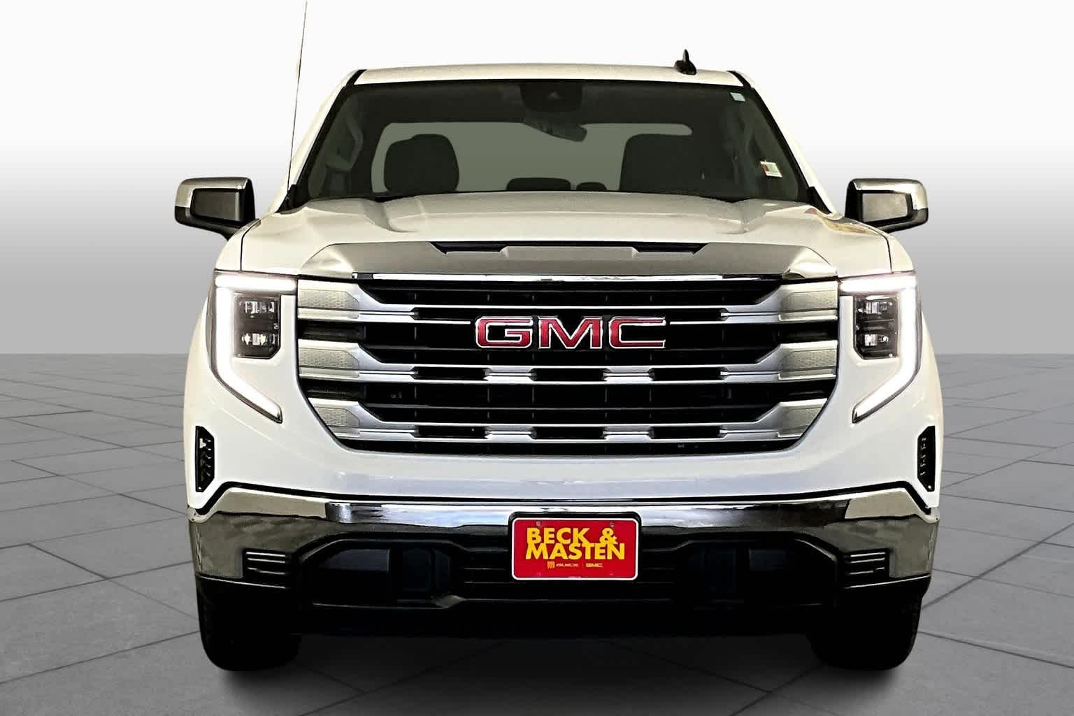 Used 2023 Summit White GMC SLE image 4
