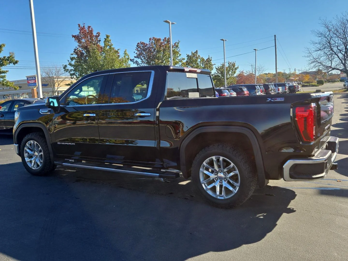 Used 2019 Onyx Black GMC SLT image 4