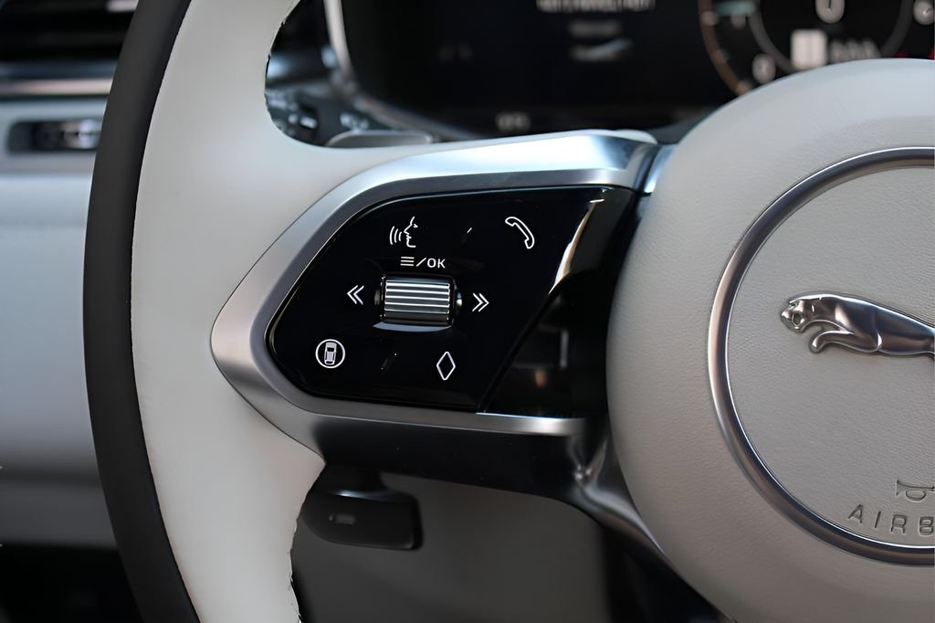 2026 Jaguar F-Pace R-Dynamic S - Photo 19
