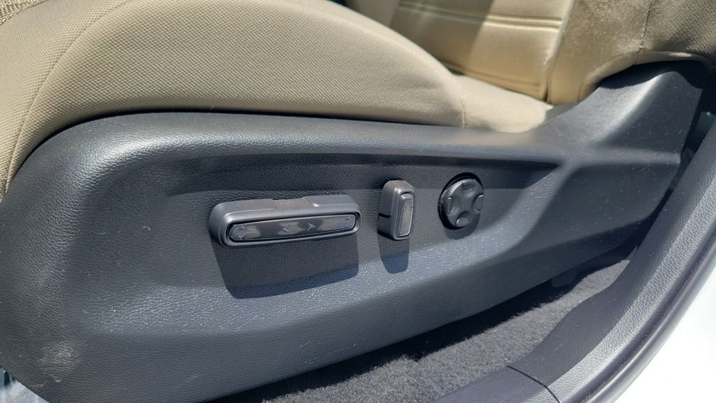 Used 2020  Honda EX image 16