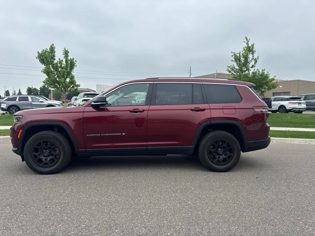 Used 2023 Red Jeep Limited image 4