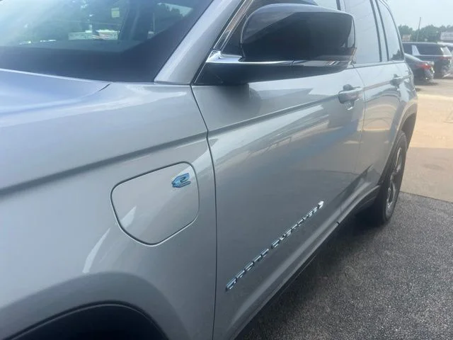 Used 2024 Silver Jeep 4xe image 7