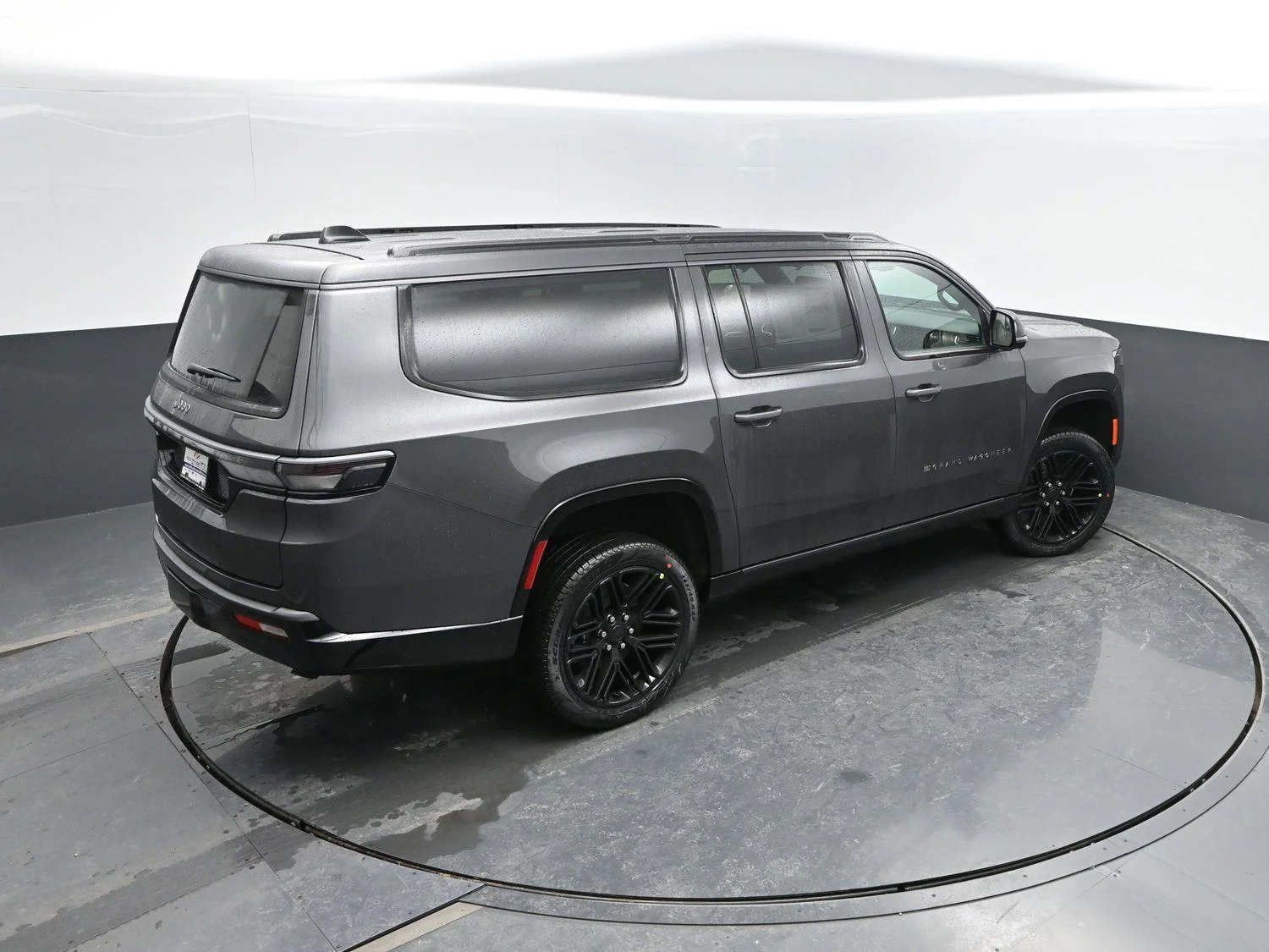 New 2026 Baltic-Gray Metallic Clear-Coat Exterior Paint Jeep Limited Reserve image 42