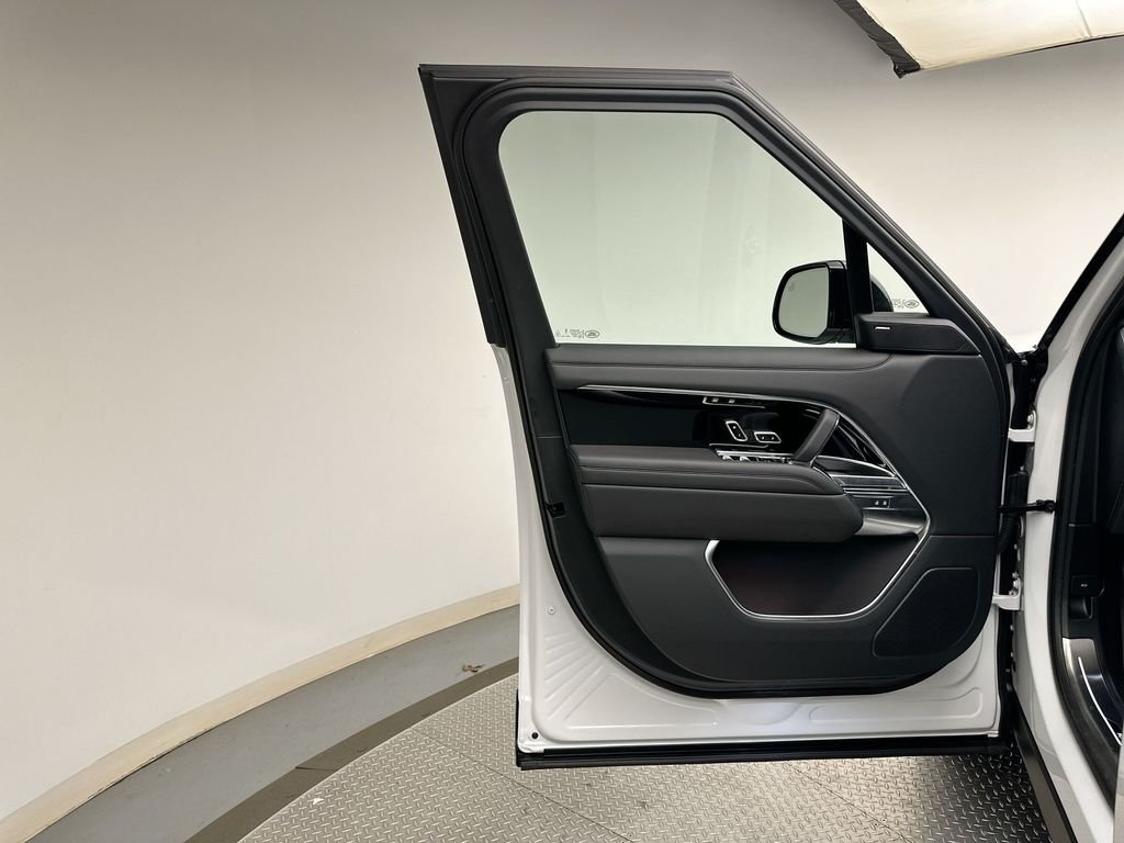 New 2026 Fuji White Land Rover SE image 9