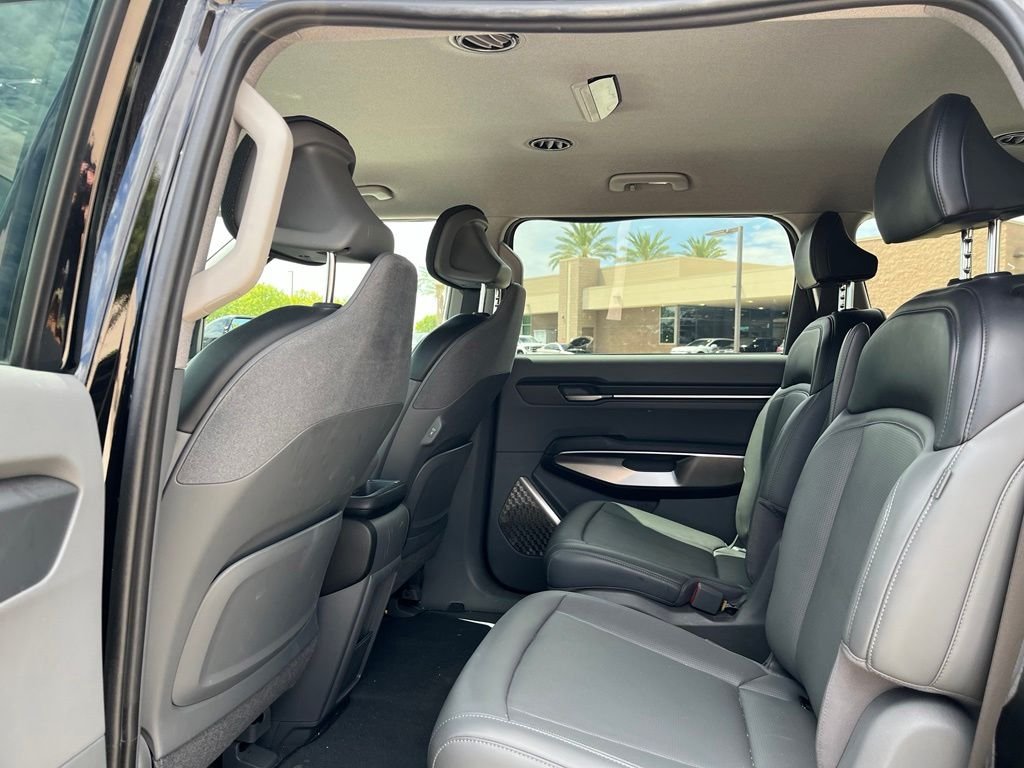 Used 2024 Black Kia Light Long Range image 16