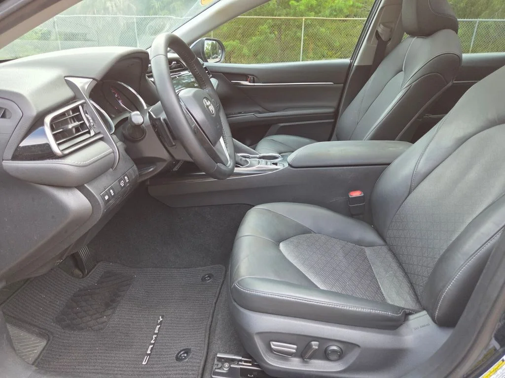 Used 2019 Blue Toyota XSE V6 image 24