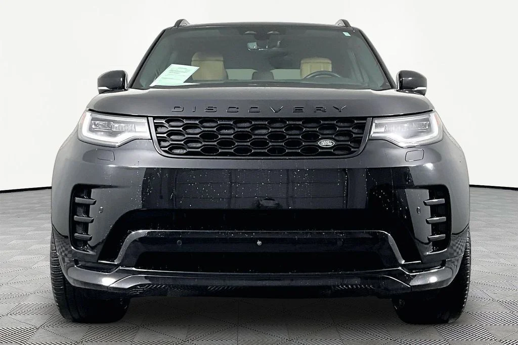Used 2024 Black Land Rover Dynamic SE image 2