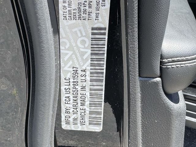 Used 2023 Black Jeep Altitude image 30