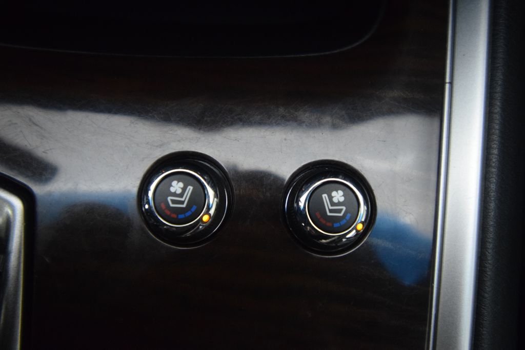 Used 2016 Silver Nissan Platinum image 32
