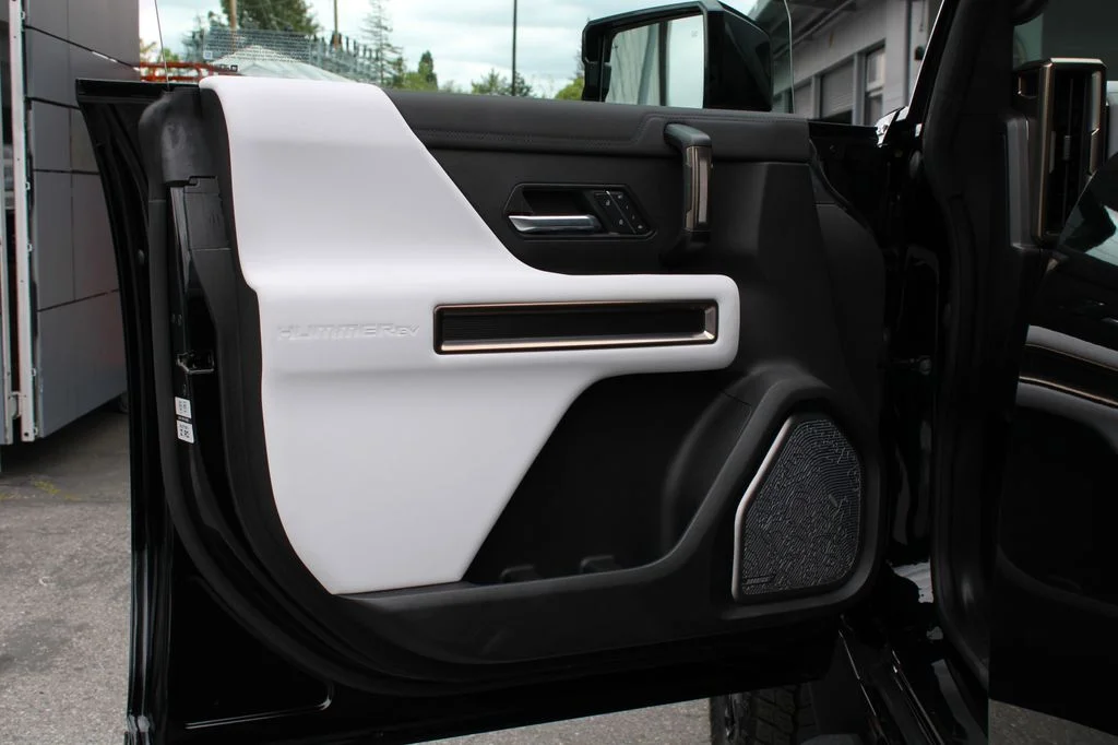Used 2025 Black GMC 2X image 25