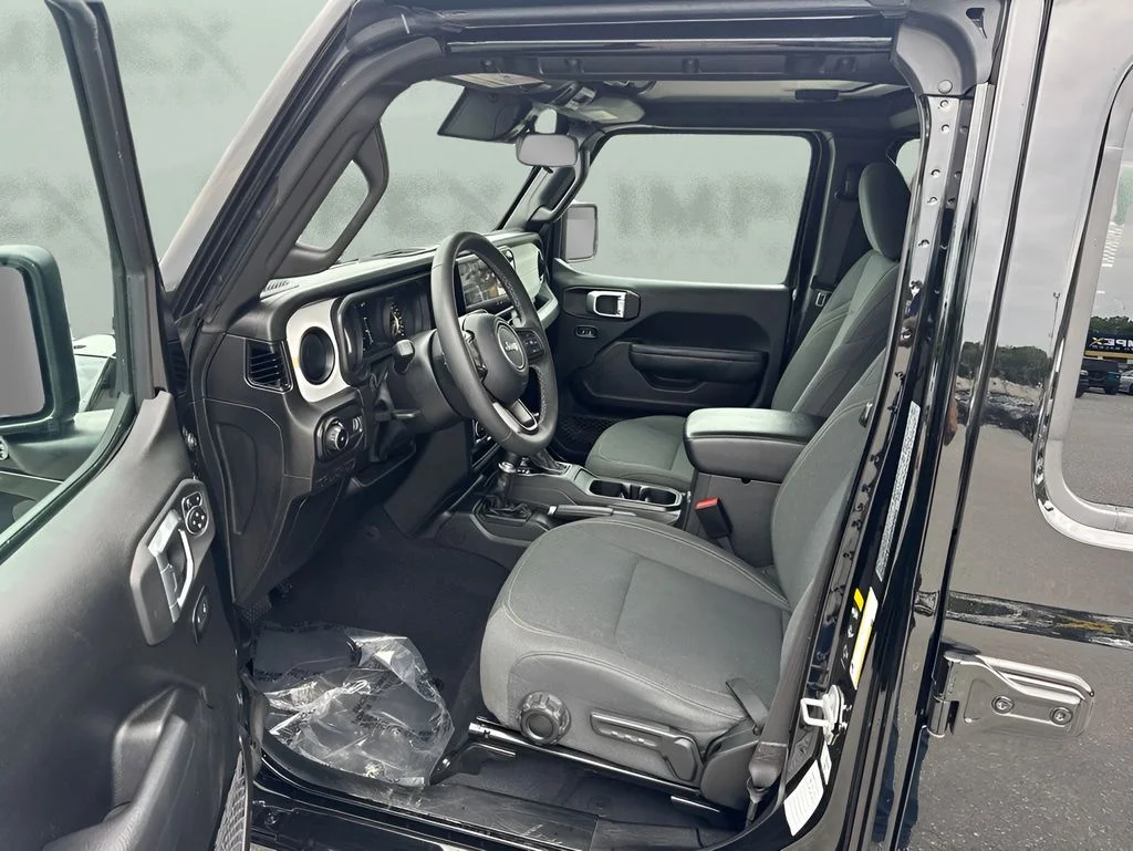 Used 2025 Black Jeep Sport S image 9