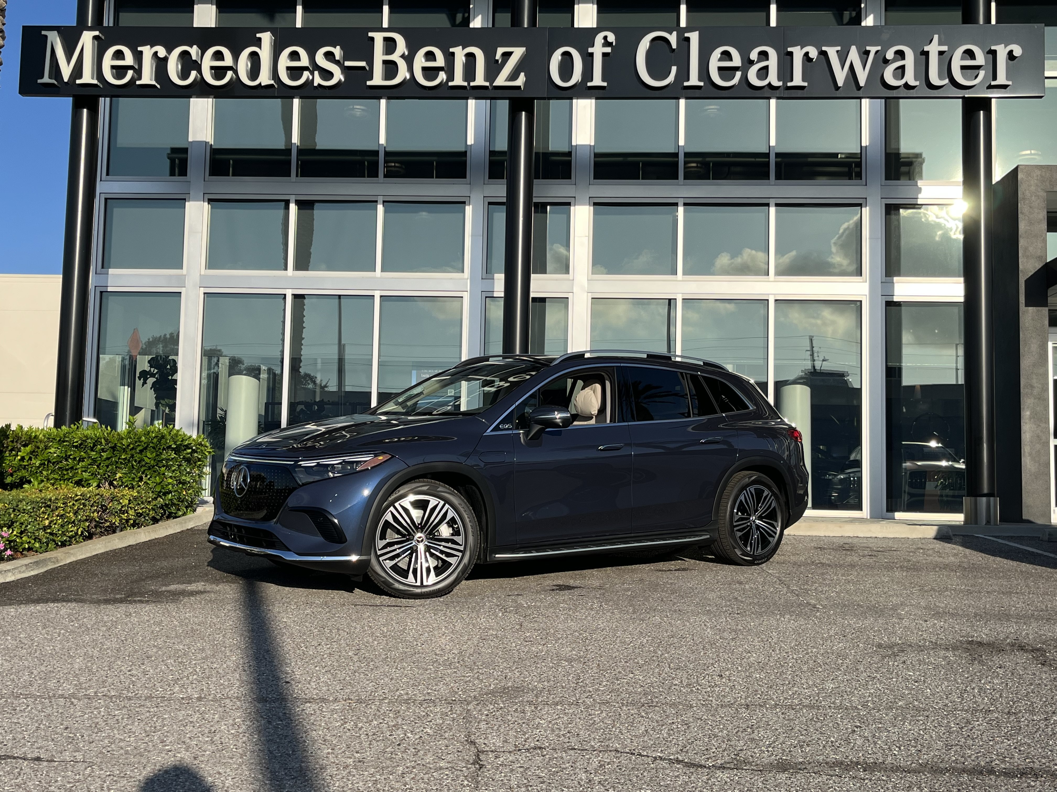 New 2026 Twilight Blue Metallic Mercedes-Benz EQS 400 image 1