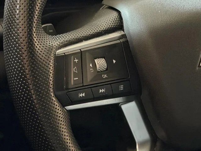 Used 2024 Red Mitsubishi SE image 19