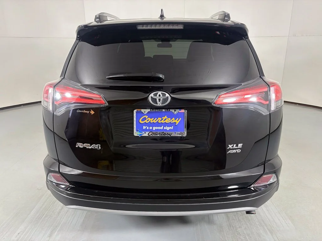 Used 2018 Black Toyota XLE image 7