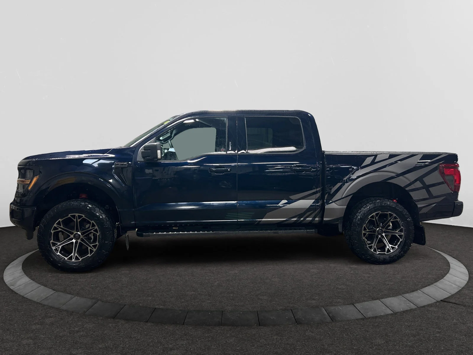New 2026 Antimatter Blue Metallic Ford XLT* w/level kit, rims & tires image 2