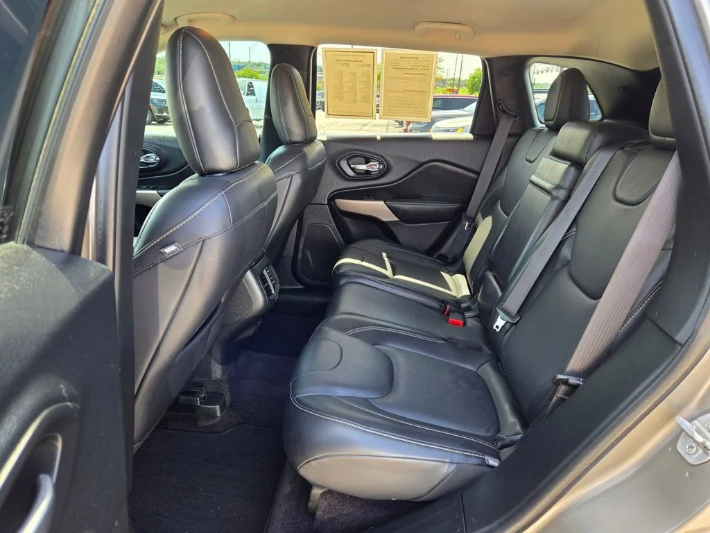 Used 2018 Beige Jeep Limited image 27