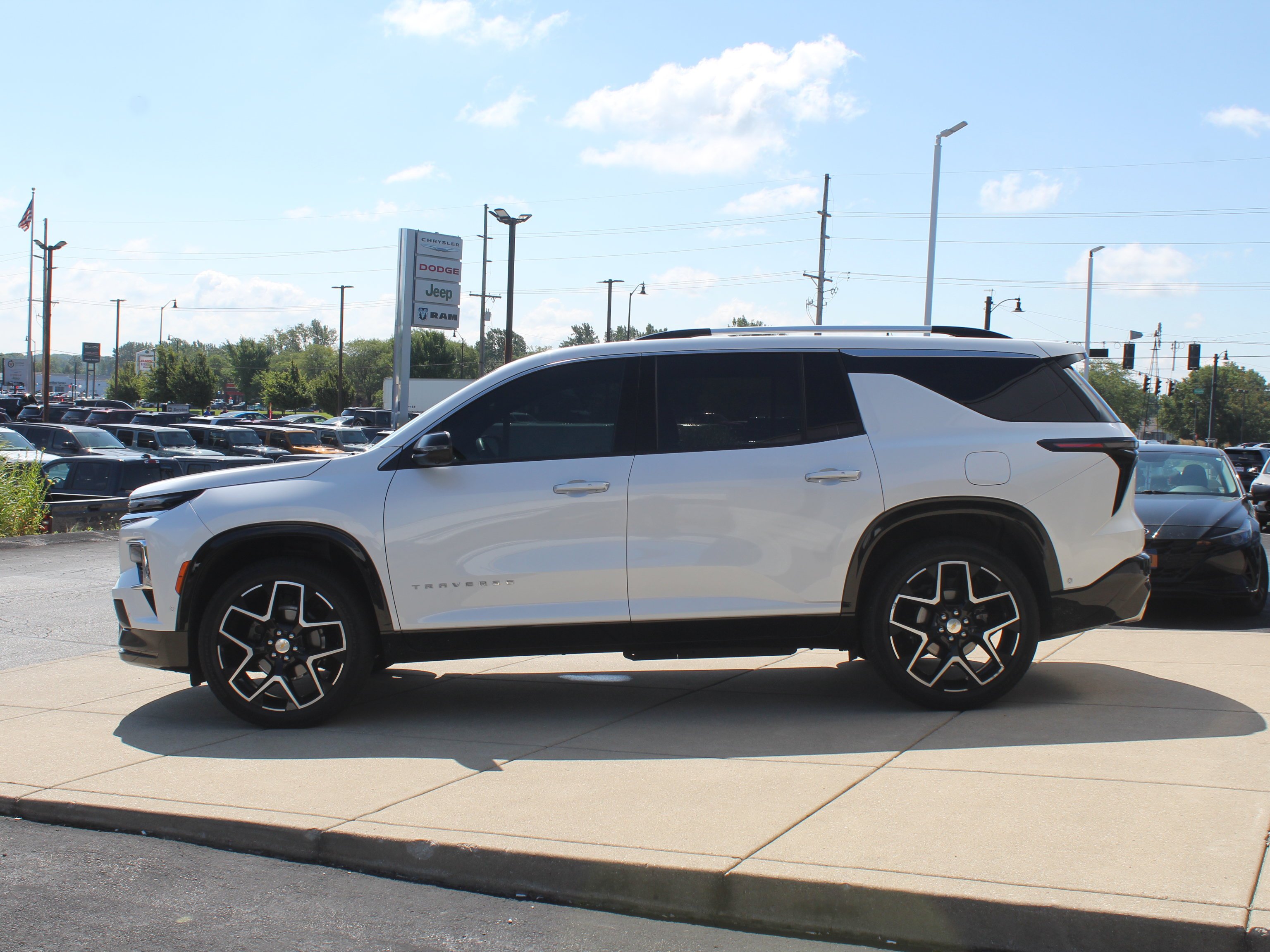 2025 Chevrolet Traverse High Country - Photo 10