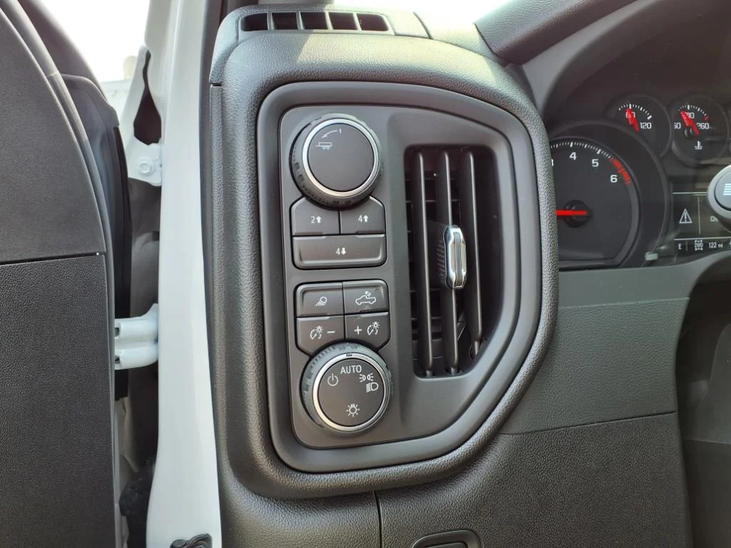 2025 Chevrolet Silverado 2500 HD Custom - Photo 9