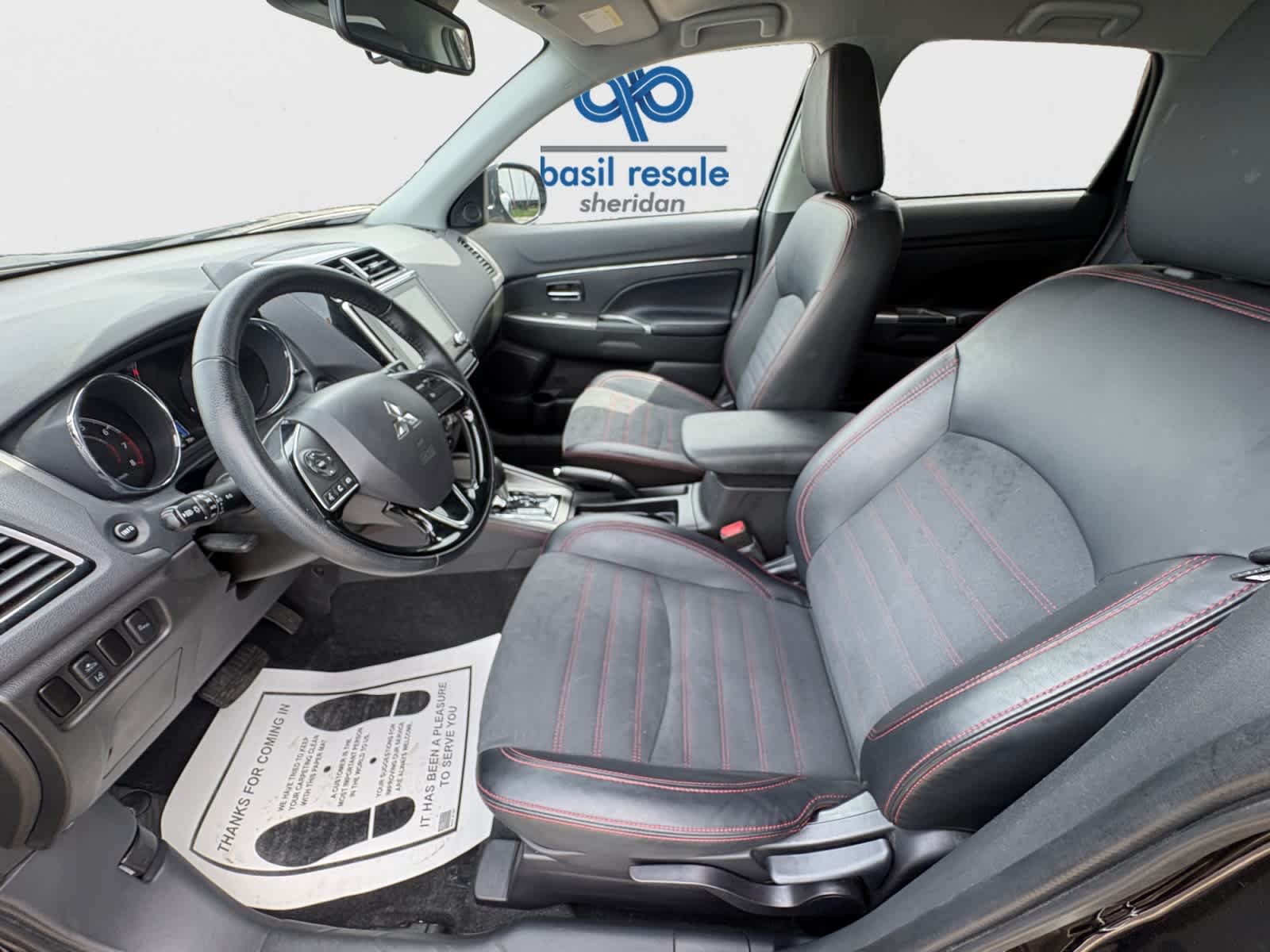 Used 2025 Labrador Black Pearl Mitsubishi SE image 11