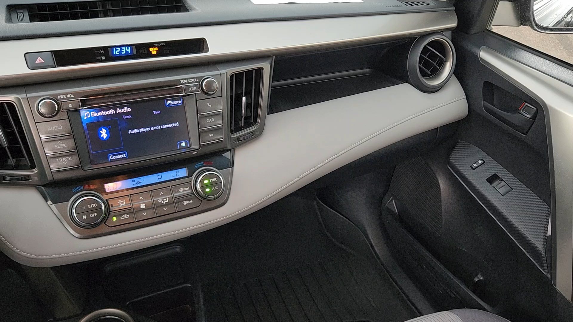 Used 2013 Spruce Mica Toyota XLE image 6