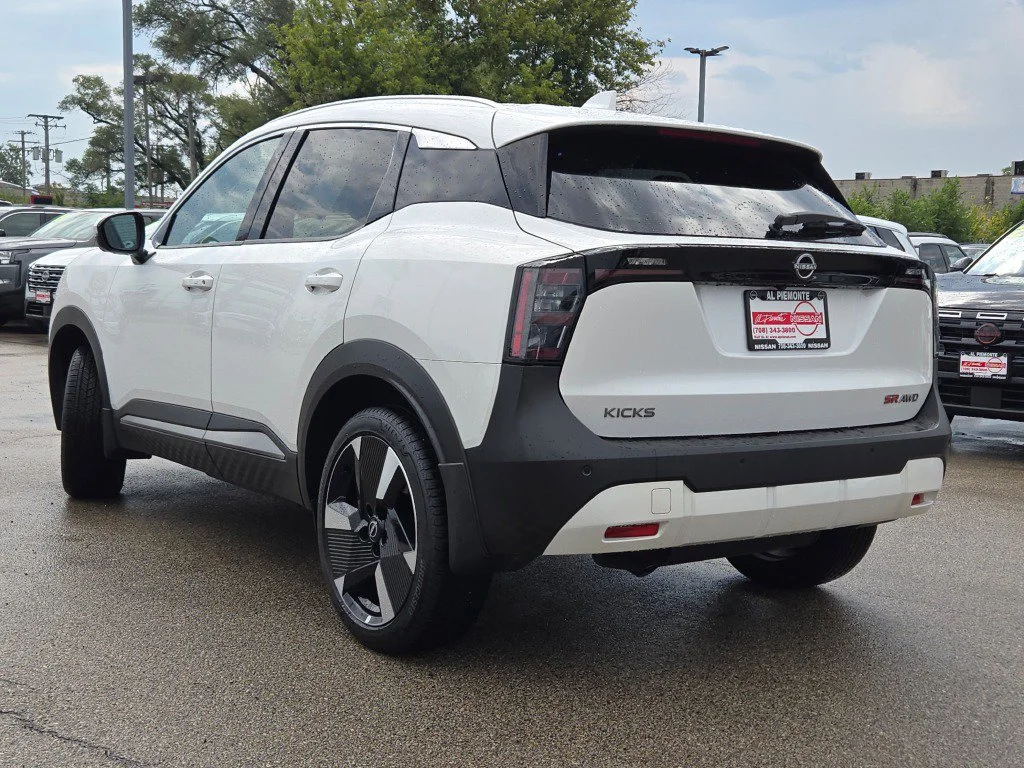 Used 2025 White Nissan SR image 13