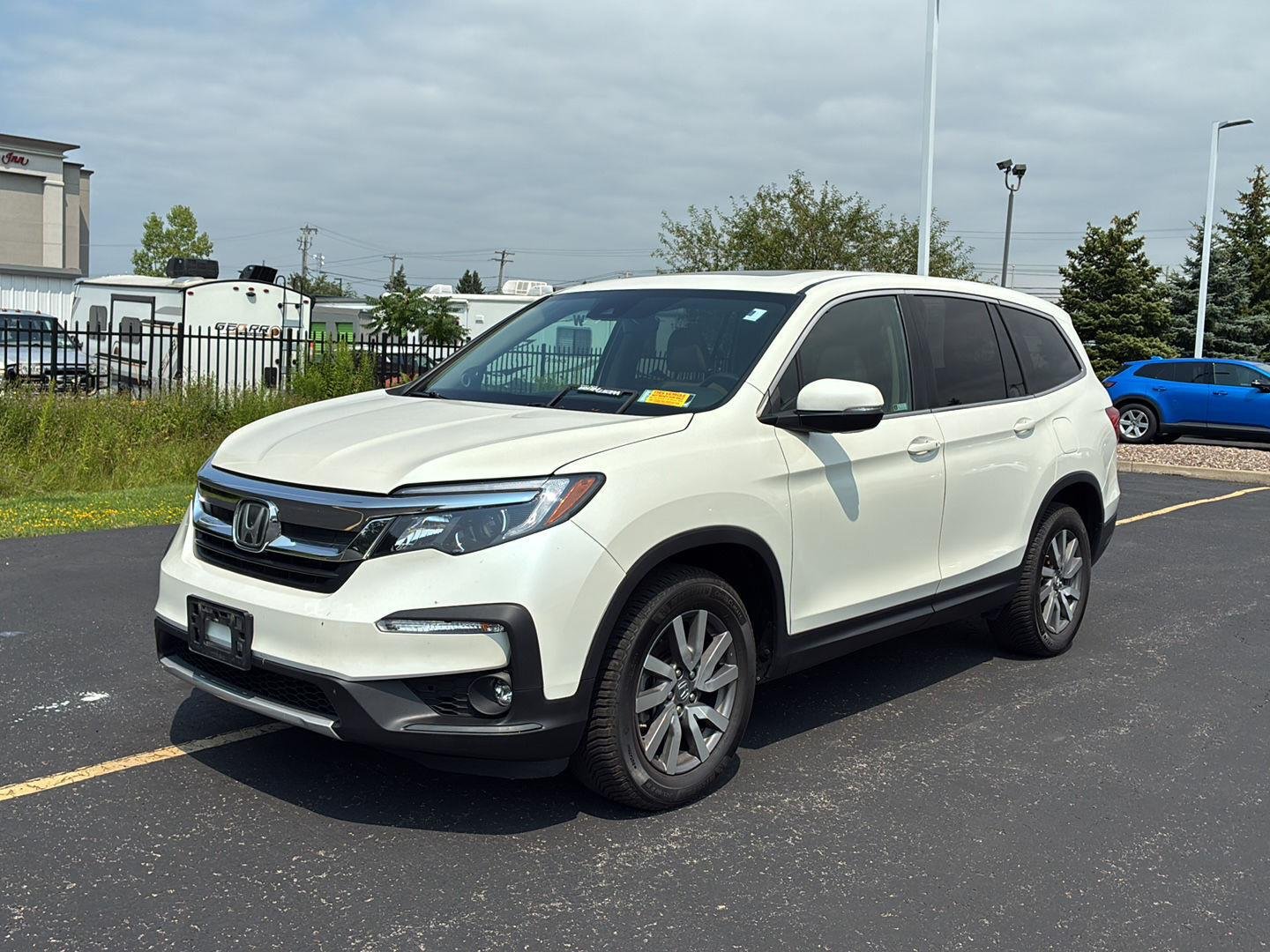 Used 2019 White Diamond Pearl Honda EX-L image 17