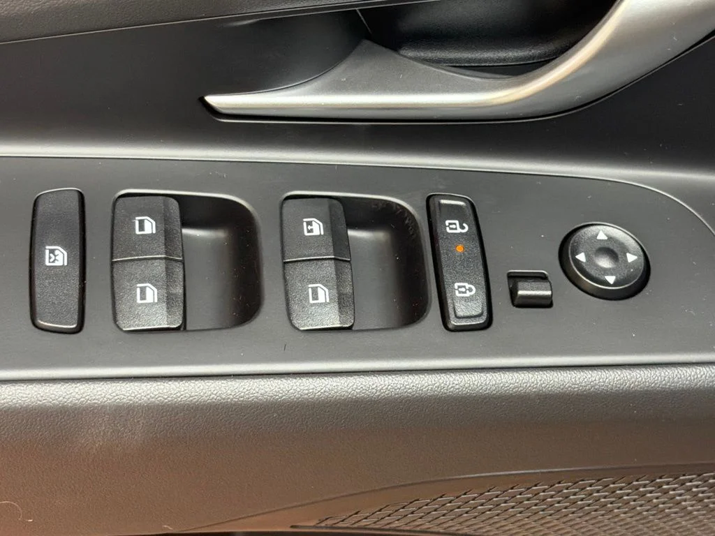 New 2026 Amazon Gray Hyundai SE image 21