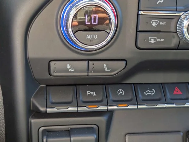 Used 2021 Silver GMC Elevation image 22