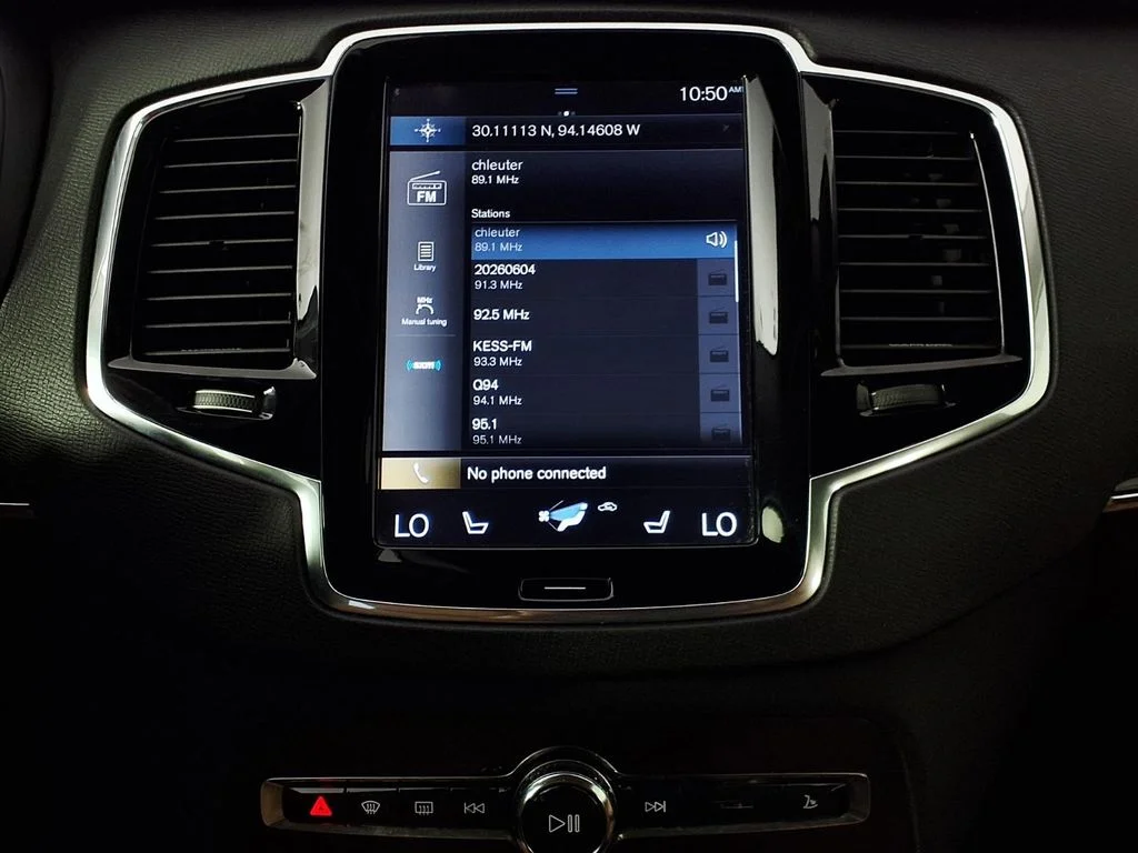 Used 2016 Black Volvo T6 Momentum image 24