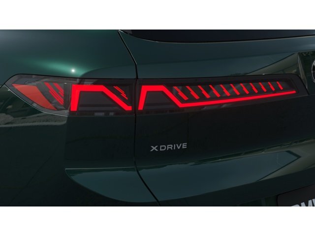 New 2027 Vancouver Green Metallic BMW 40 xDrive image 8