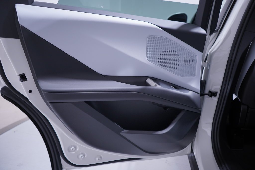 New 2027 Alpine White BMW  image 22