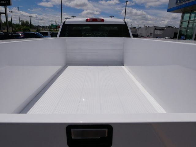 New 2026 Summit White Chevrolet WT image 7